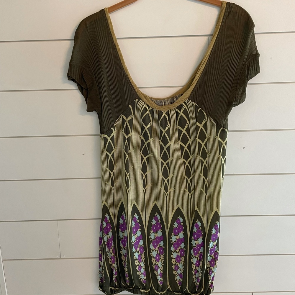 Free people size small top in good condition.